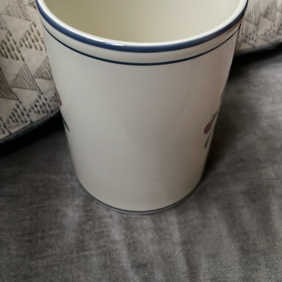 Lenox poppies on blue canister - Picture 5 of 6